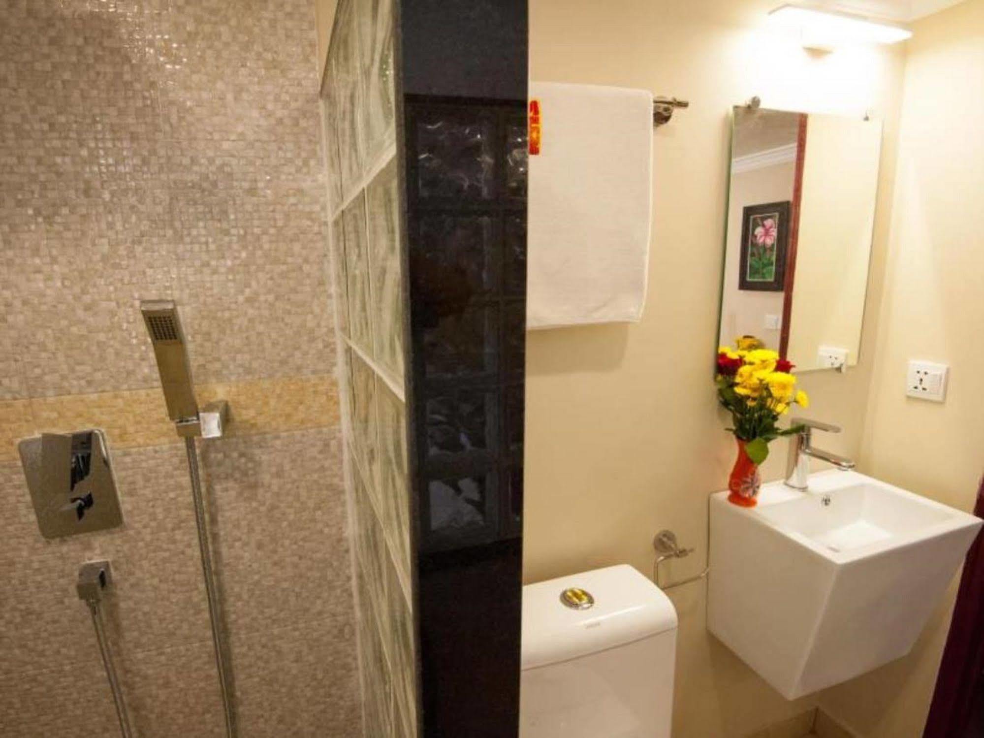 Bar Oz Riverside Guesthouse Phnompen Kültér fotó