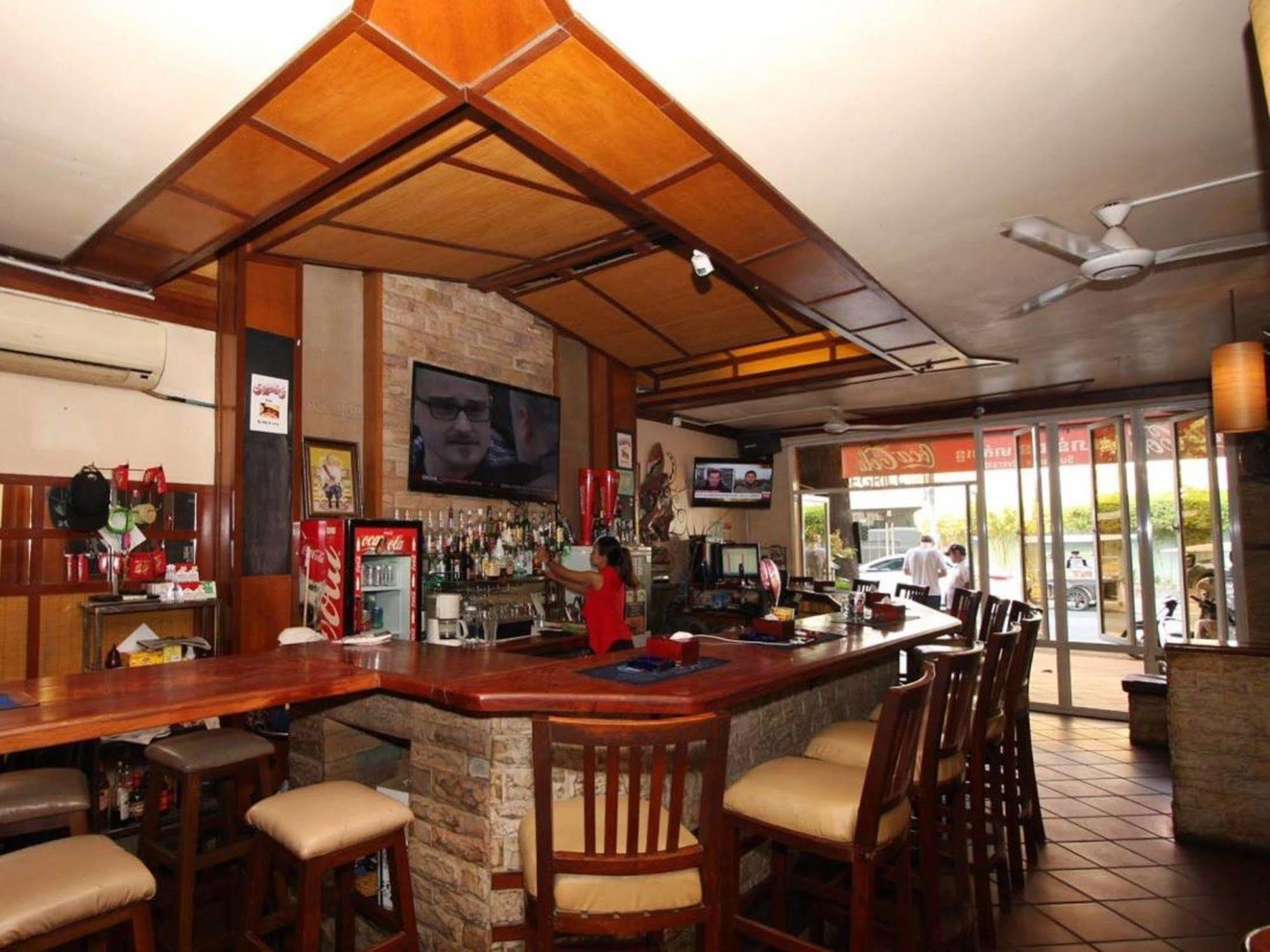 Bar Oz Riverside Guesthouse Phnompen Kültér fotó