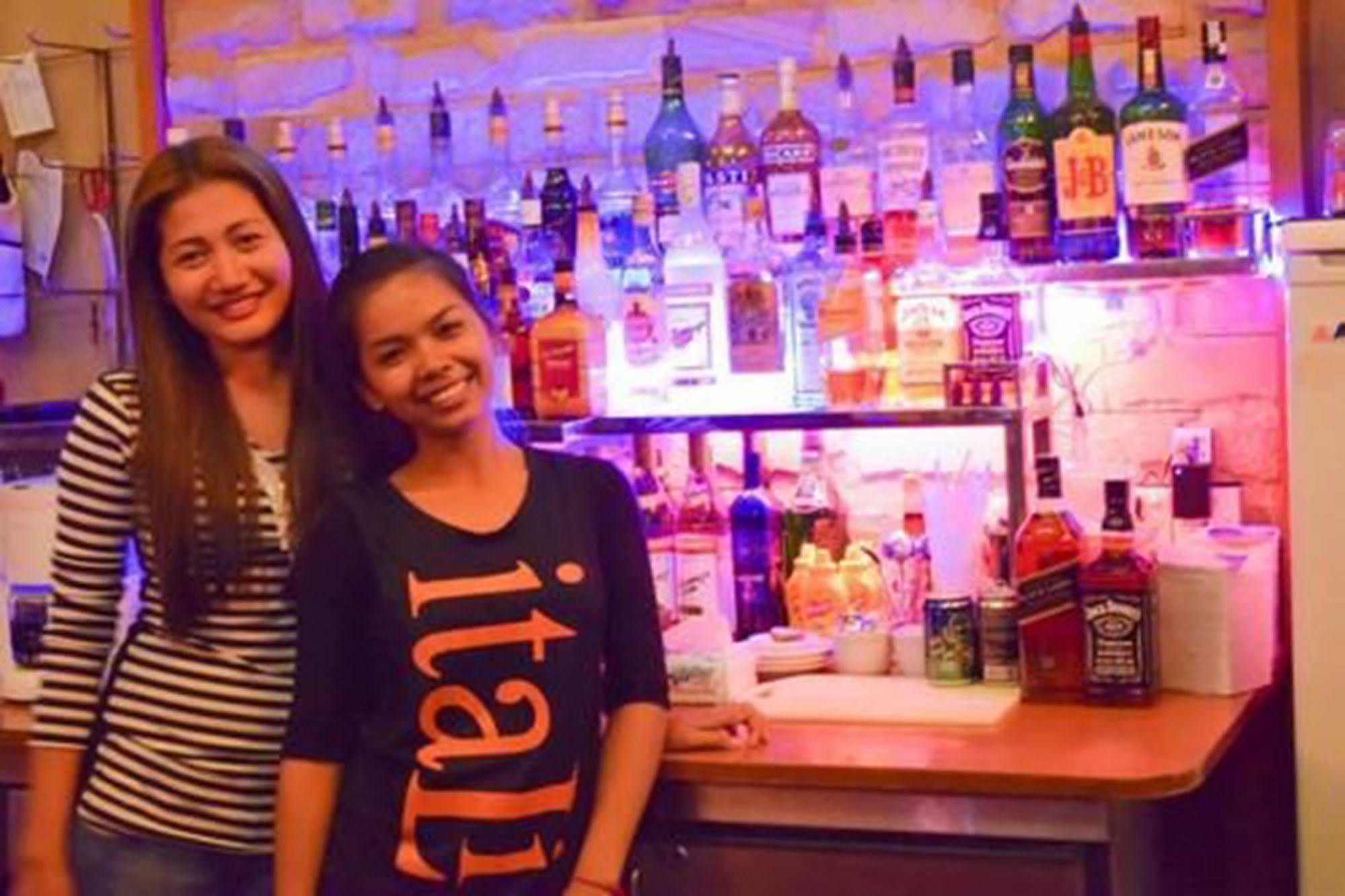 Bar Oz Riverside Guesthouse Phnompen Kültér fotó